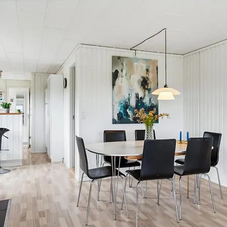 Cosy And Well-arranged With Annex, Terrace And For The Whole Family Close To Forest, And The Charming Town Centre Of Vakantiehuis Ebeltoft