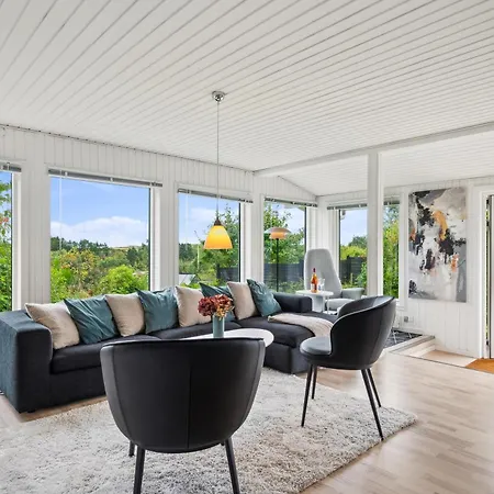 Vakantiehuis Cosy And Well-arranged With Annex, Terrace And For The Whole Family Close To Forest, And The Charming Town Centre Of